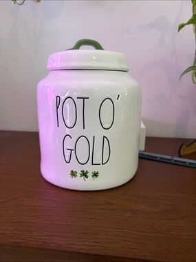 New RAE DUNN St Patricks Day POT O' GOLD Canister White - 2019 Release